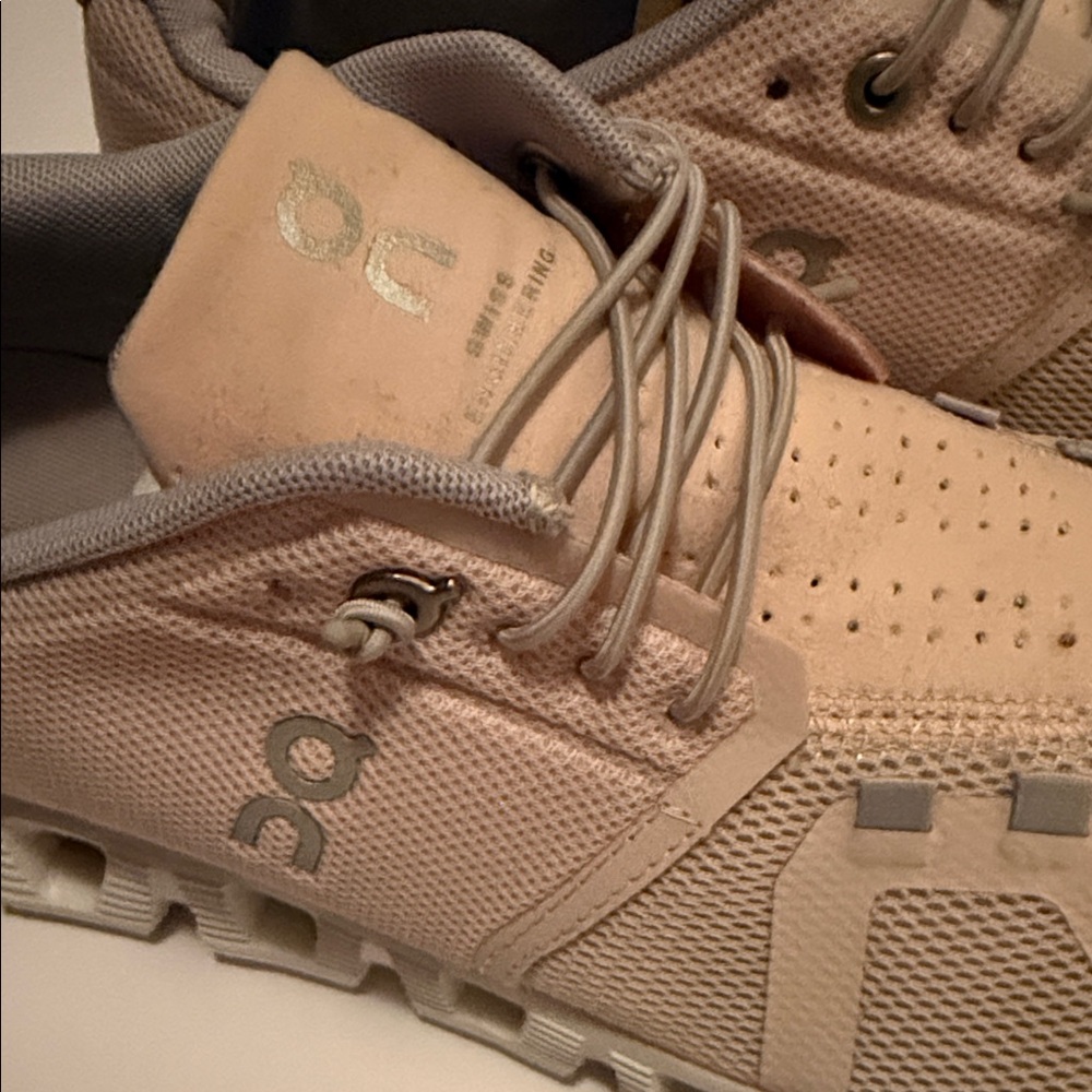 On Running Women's Athletic Cloud 6 color chart is orchid and fade - Picture 11 of 13